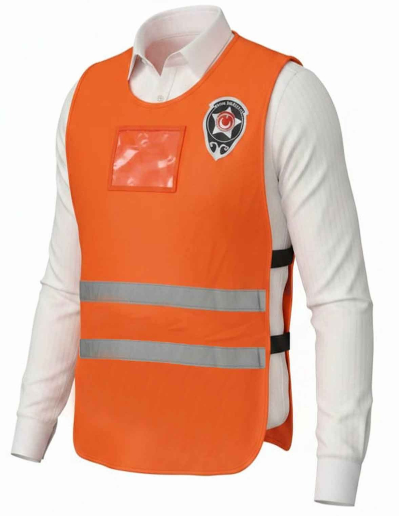 özel güvenlik yeleği reflektörlü stad organizasyon Mannequin torso wearing an orange high-visibility safety vest with two reflective stripes and a chest badge, over a white shirtplate silhouette